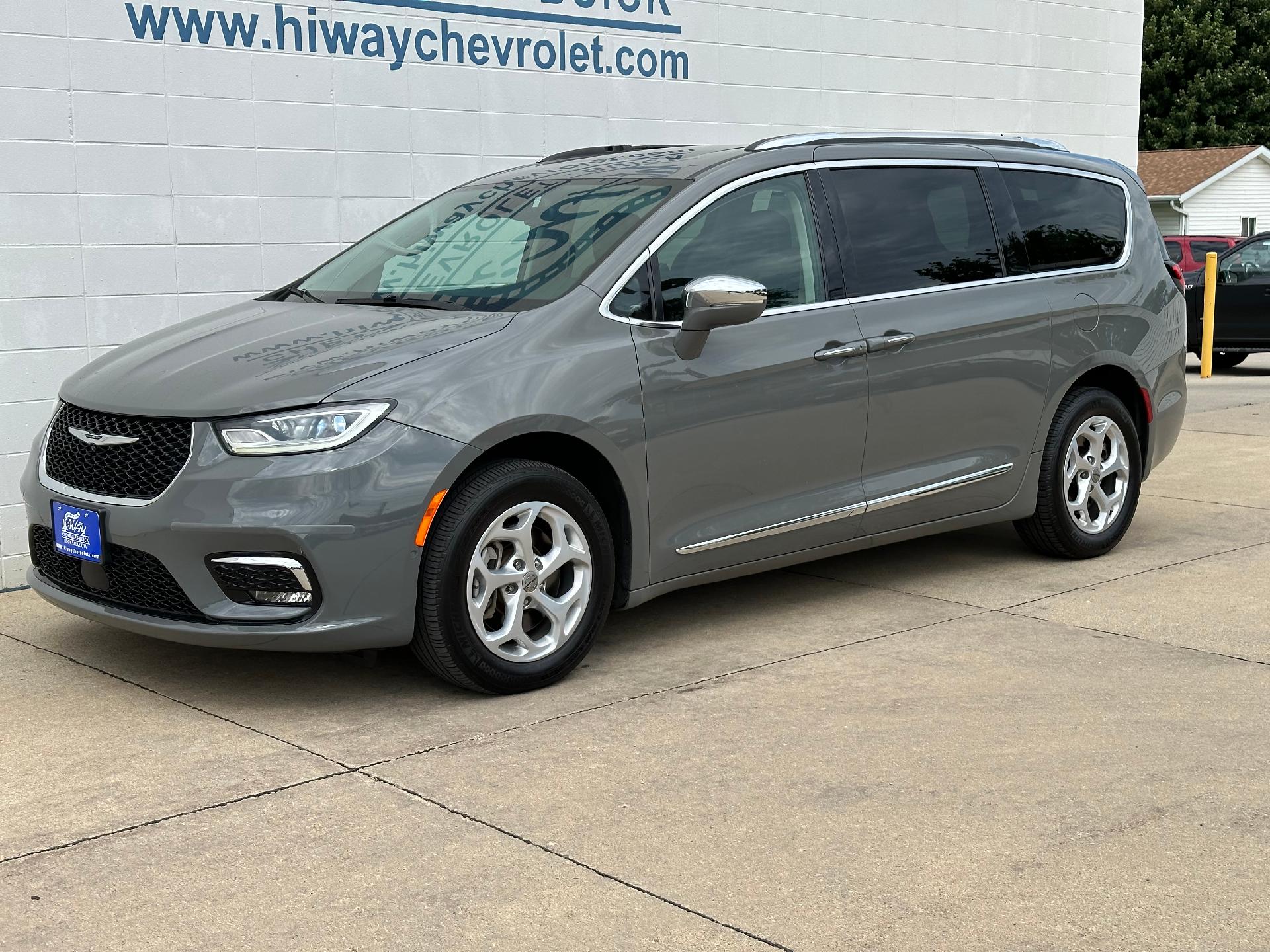 Used 2021 Chrysler Pacifica Limited with VIN 2C4RC3GG3MR514603 for sale in Rock Valley, IA