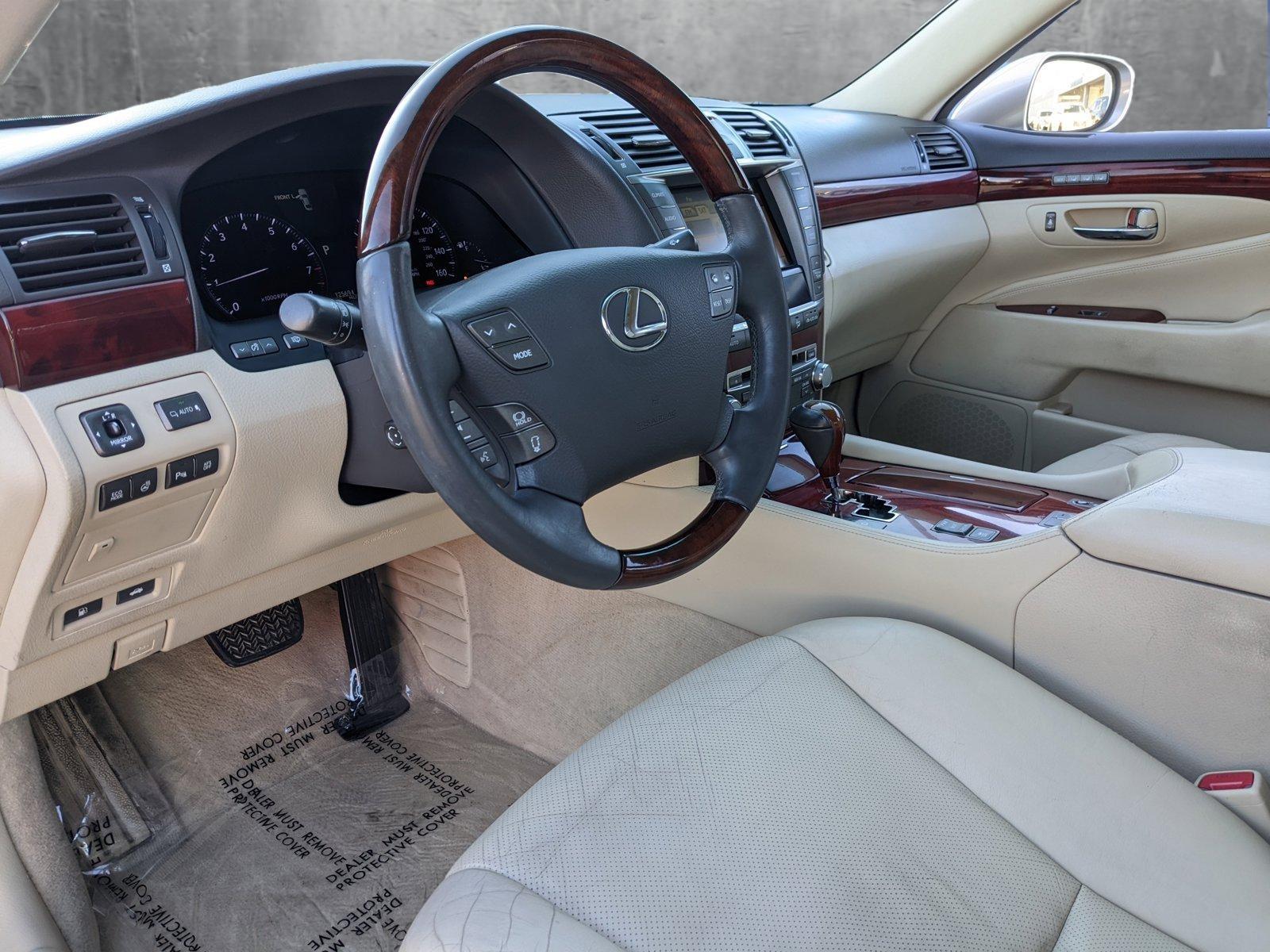 2011 Lexus LS 460 Vehicle Photo in VALENCIA, CA 91355-1705