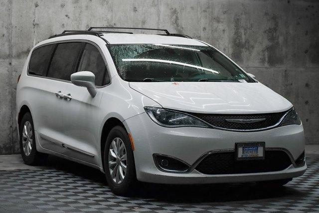 2017 Chrysler Pacifica Vehicle Photo in EVERETT, WA 98203-5662