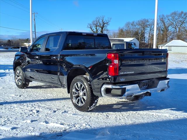 Used 2022 Chevrolet Silverado 1500 LT with VIN 2GCUDDED5N1502961 for sale in Whitehall, MI