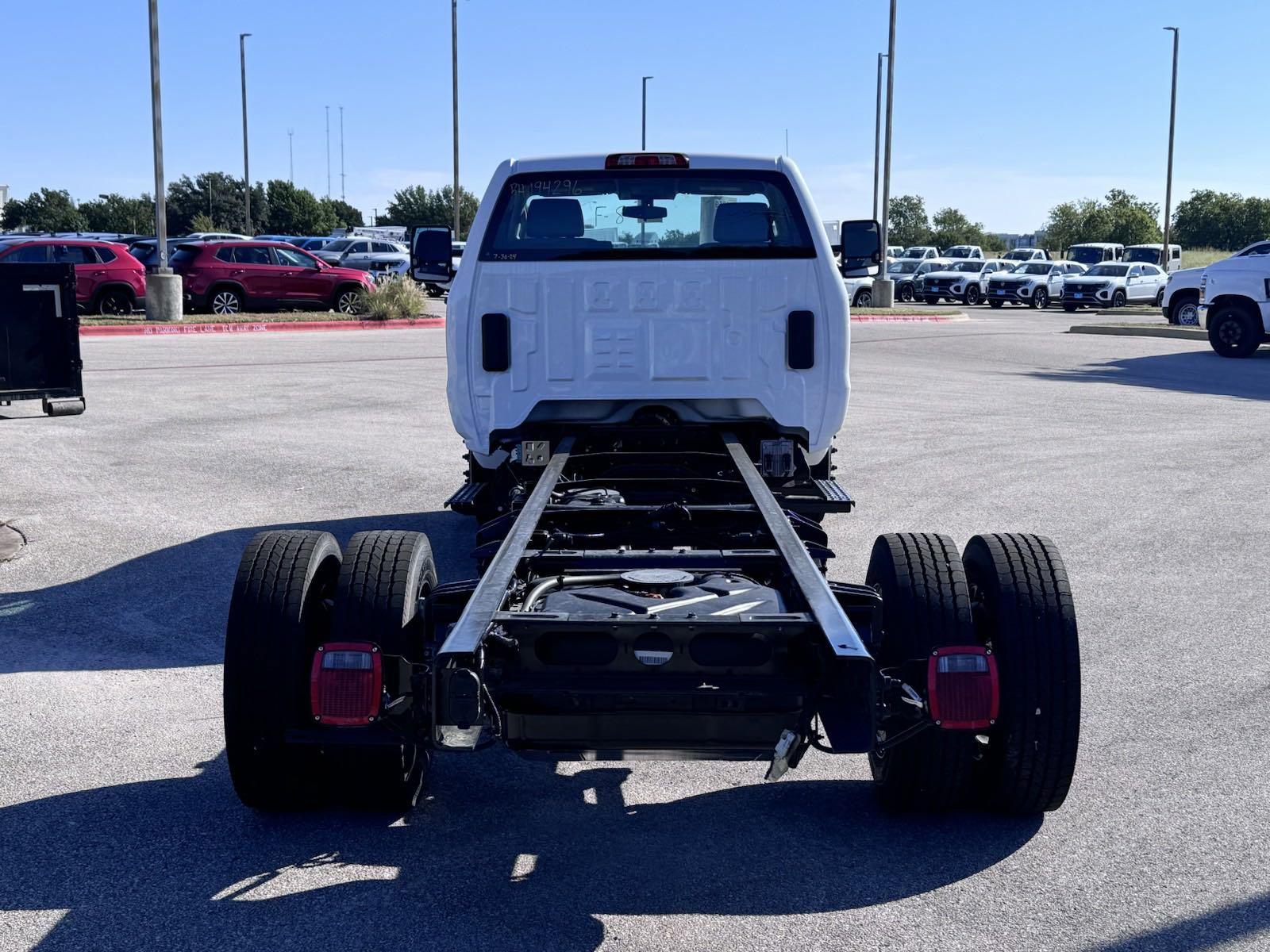 2024 Chevrolet Silverado 6500 HD Vehicle Photo in GEORGETOWN, TX 78626-7508