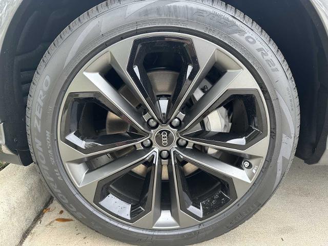 2025 Audi Q7 Vehicle Photo in HOUSTON, TX 77090