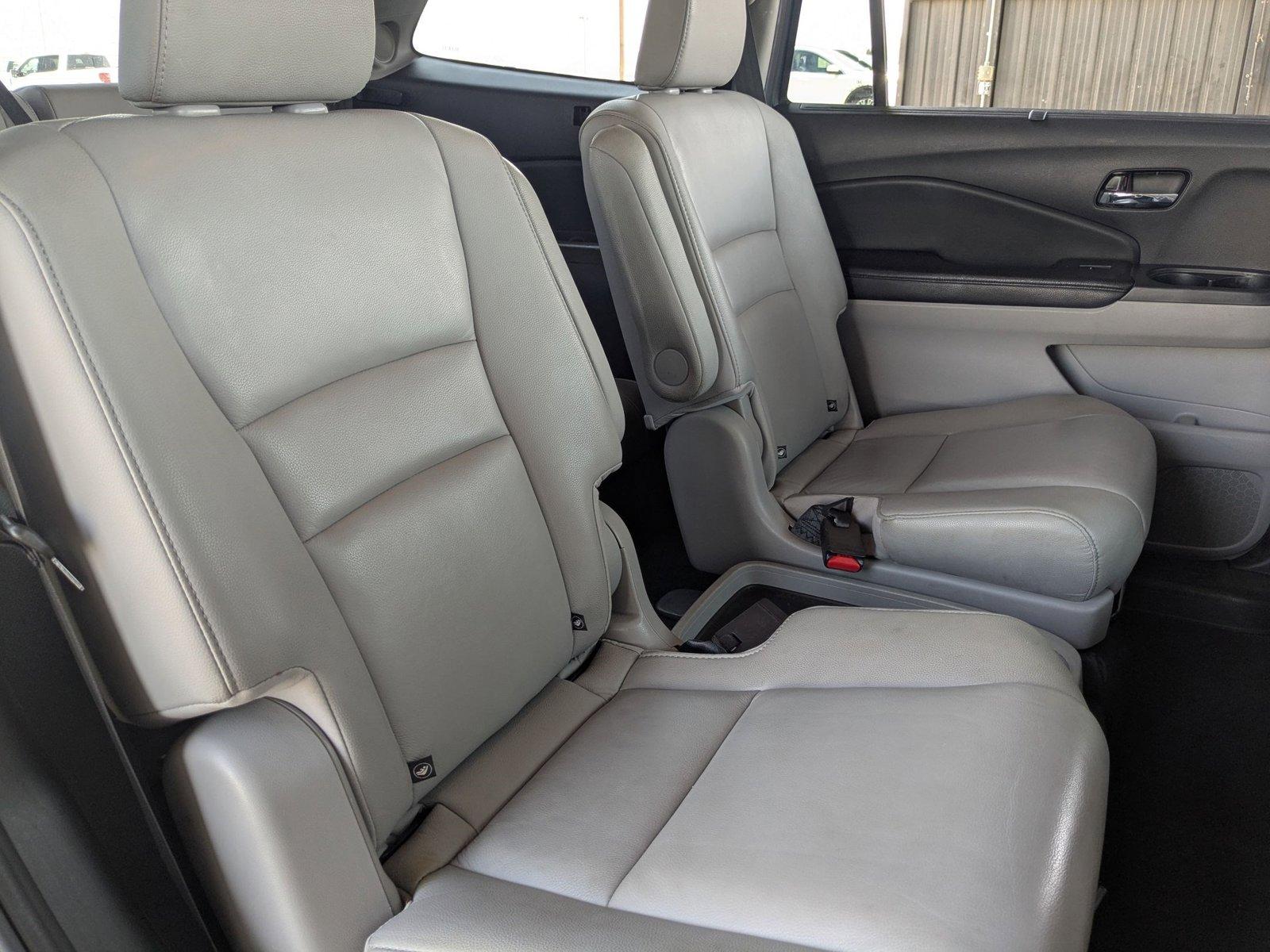 2019 Honda Pilot Vehicle Photo in Valencia, CA 91355