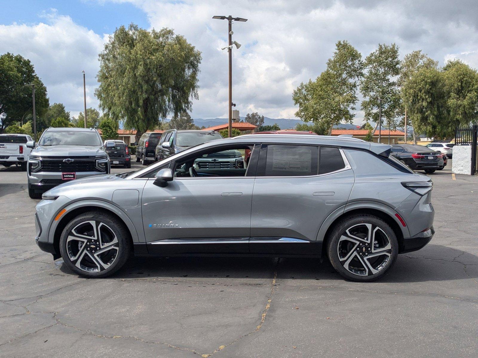 2025 Chevrolet Equinox EV Vehicle Photo in VALENCIA, CA 91355-1705
