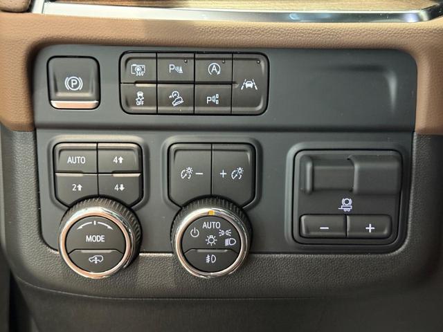 2025 Chevrolet Suburban Vehicle Photo in COLUMBIA, MO 65203-3903