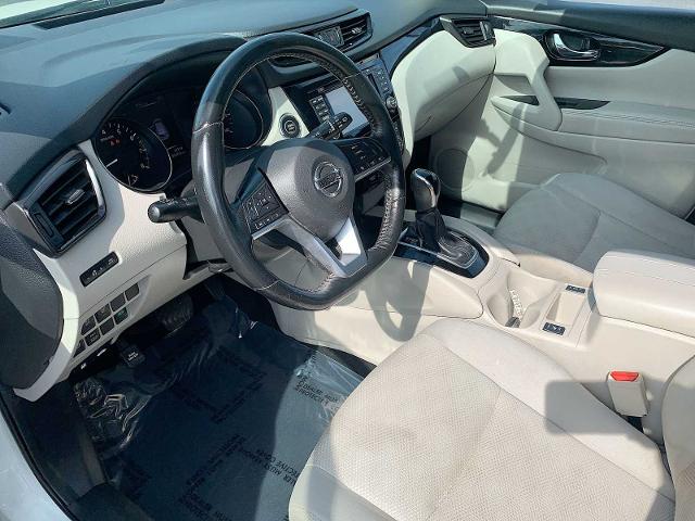 2017 Nissan Rogue Sport Vehicle Photo in MOON TOWNSHIP, PA 15108-2571