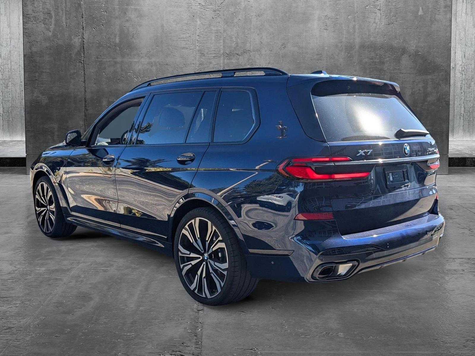 2024 BMW X7 xDrive40i Vehicle Photo in Pompano Beach, FL 33064