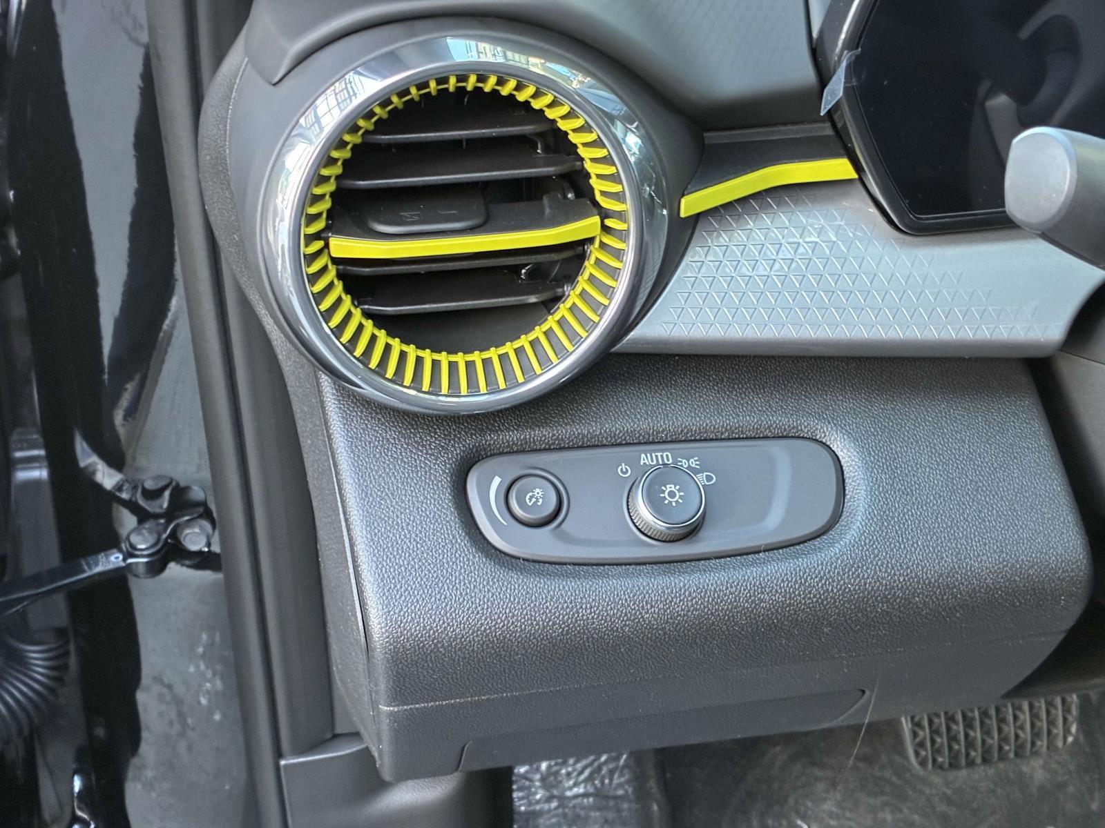 2025 Chevrolet Trax Vehicle Photo in LOS ANGELES, CA 90007-3794