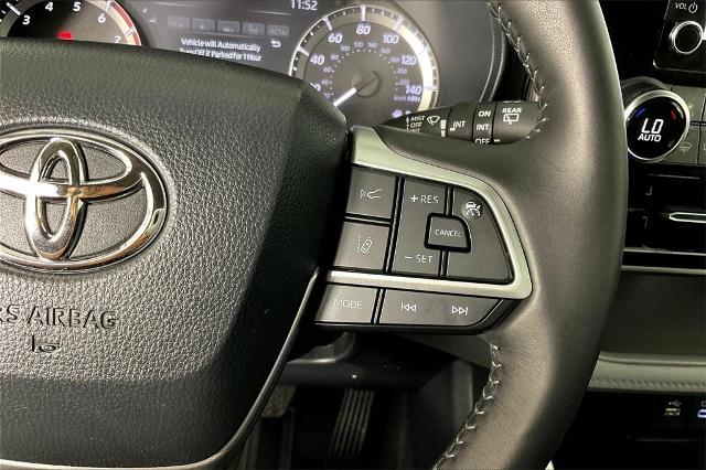 2024 Toyota Highlander Vehicle Photo in Tulsa, OK 74129