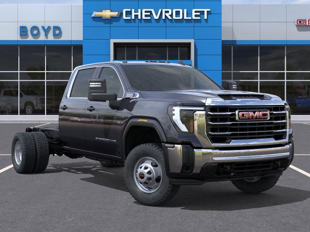 2025 GMC Sierra 3500 HD Chassis Cab Vehicle Photo in EMPORIA, VA 23847-1235