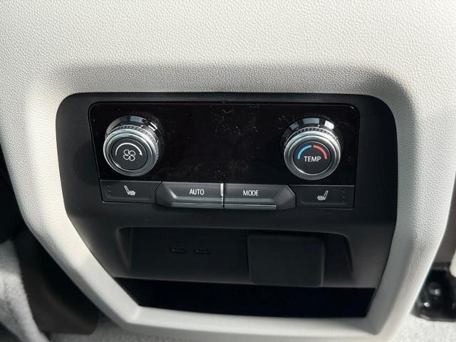 2025 GMC Acadia Vehicle Photo in COLUMBIA, MO 65203-3903