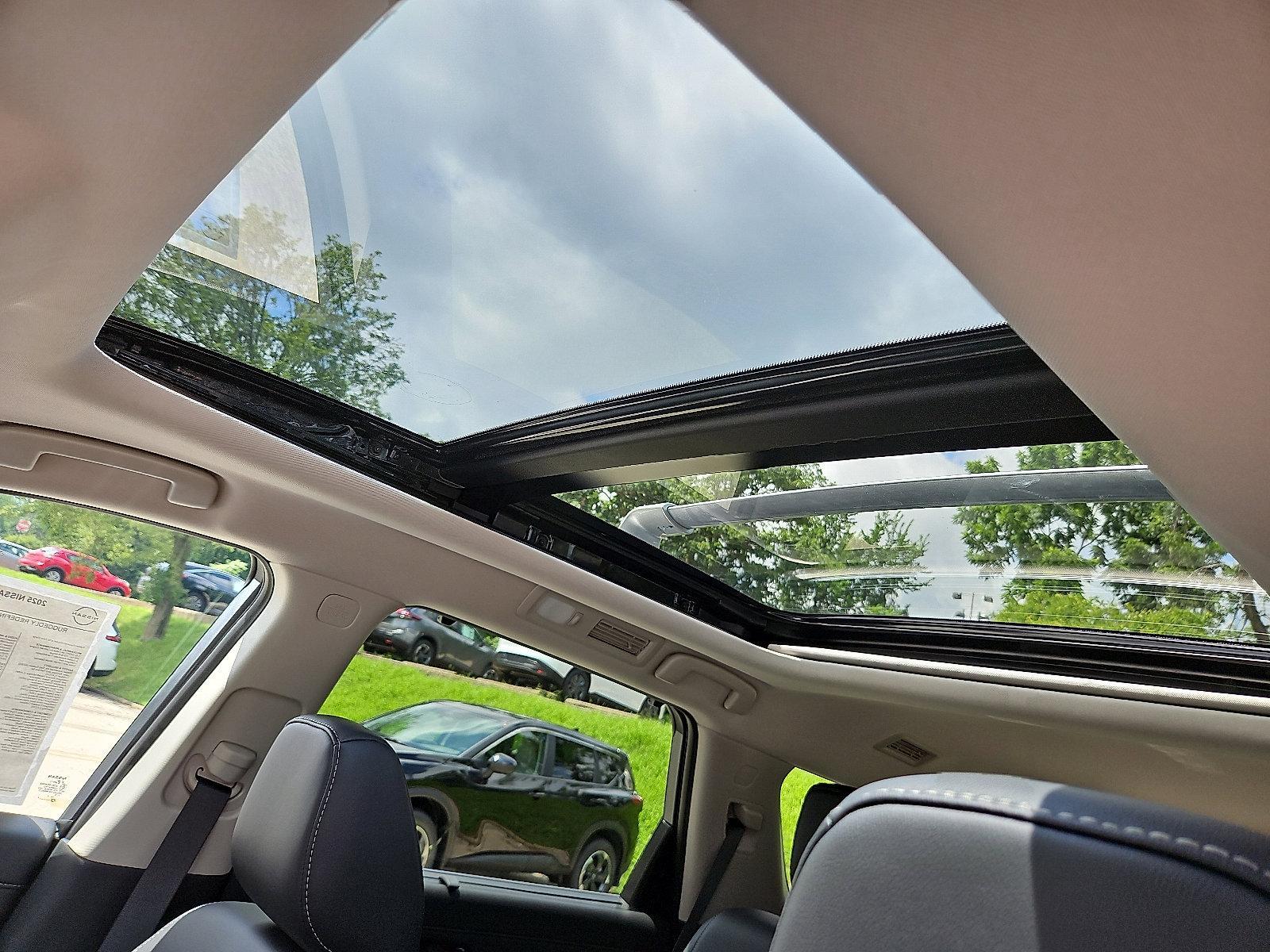 2025 Nissan Pathfinder Vehicle Photo in Jenkintown, PA 19046