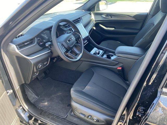 2025 Jeep Grand Cherokee Vehicle Photo in Doylsetown, PA 18901