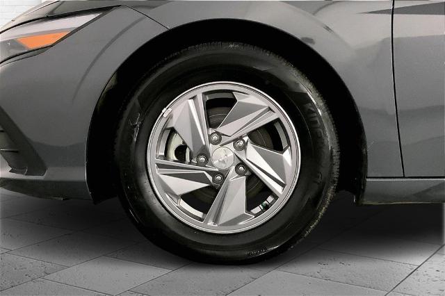 2024 Hyundai ELANTRA Vehicle Photo in Lees Summit, MO 64086