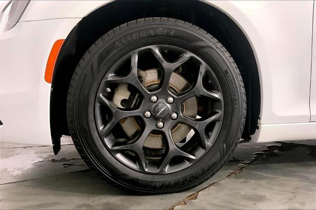 2022 Chrysler 300 Vehicle Photo in Kansas City, MO 64114