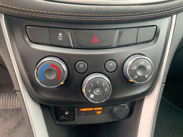 2022 Chevrolet Trax Vehicle Photo in MOON TOWNSHIP, PA 15108-2571