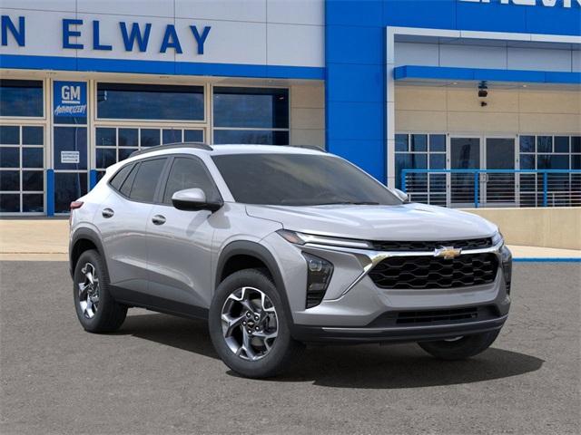 2025 Chevrolet Trax Vehicle Photo in ENGLEWOOD, CO 80113-6708