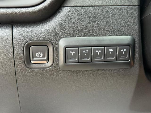 2025 GMC Sierra 3500 HD Vehicle Photo in COLUMBIA, MO 65203-3903