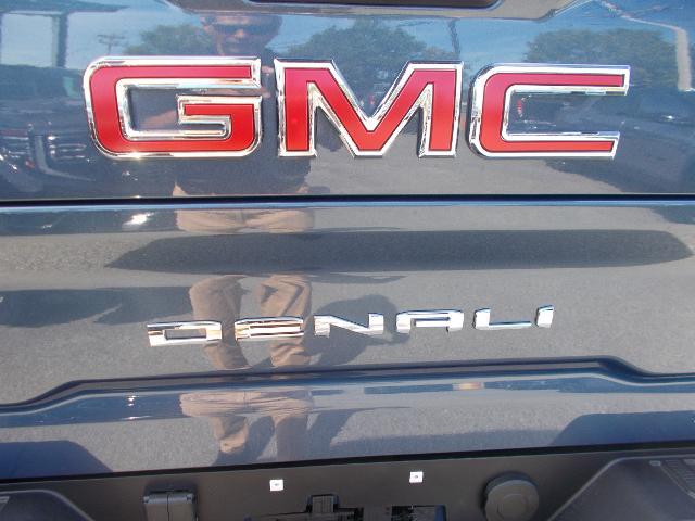 2025 GMC Sierra 2500 HD Vehicle Photo in LOWELL, MA 01852-4336