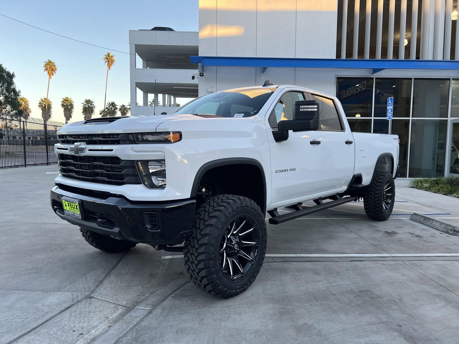 2025 Chevrolet Silverado 2500 HD Vehicle Photo in LOS ANGELES, CA 90007-3794