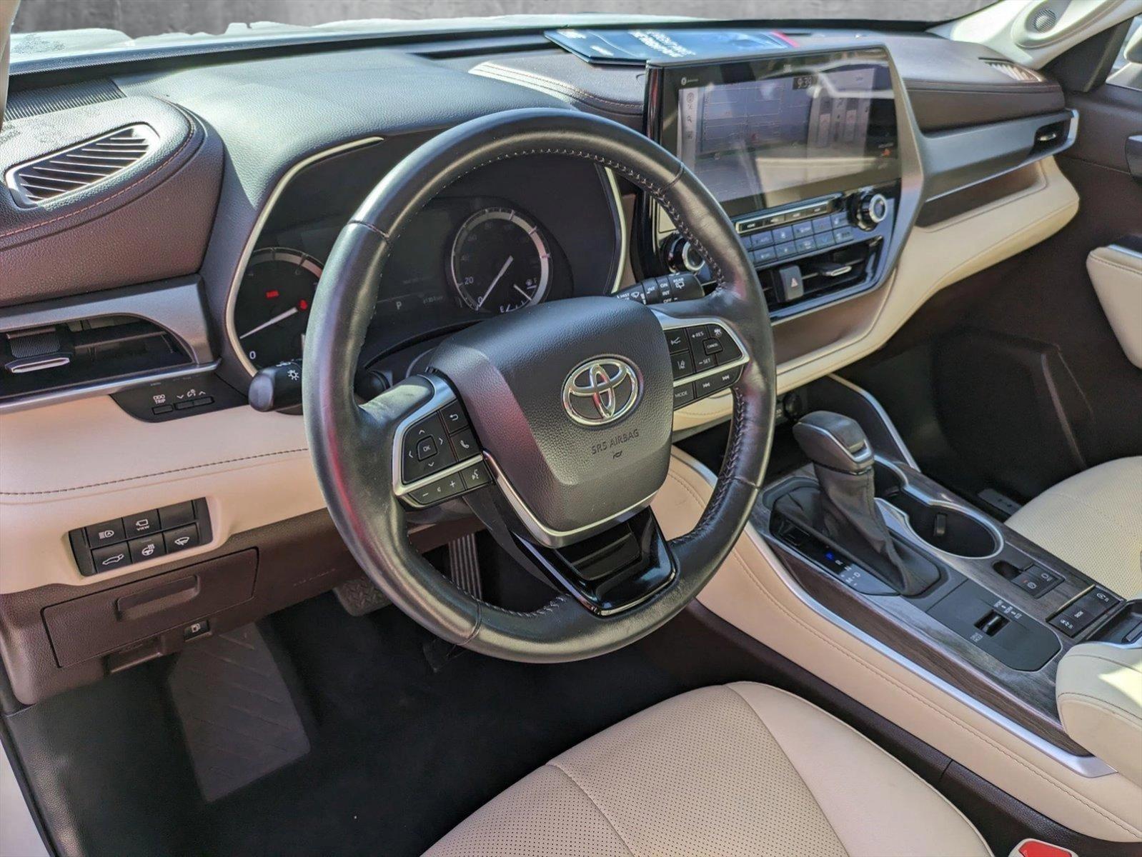 2021 Toyota Highlander Vehicle Photo in GREENACRES, FL 33463-3207