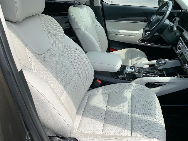 2023 Kia Telluride Vehicle Photo in MOON TOWNSHIP, PA 15108-2571