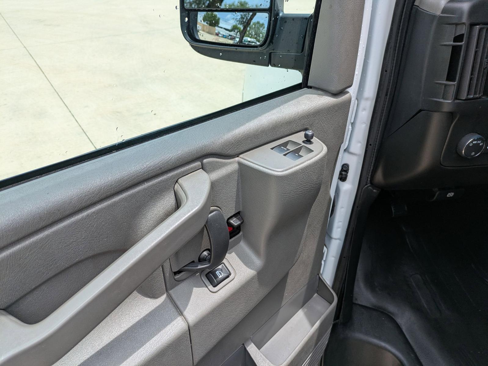 2023 Chevrolet Express Cargo 2500 Vehicle Photo in SELMA, TX 78154-1460
