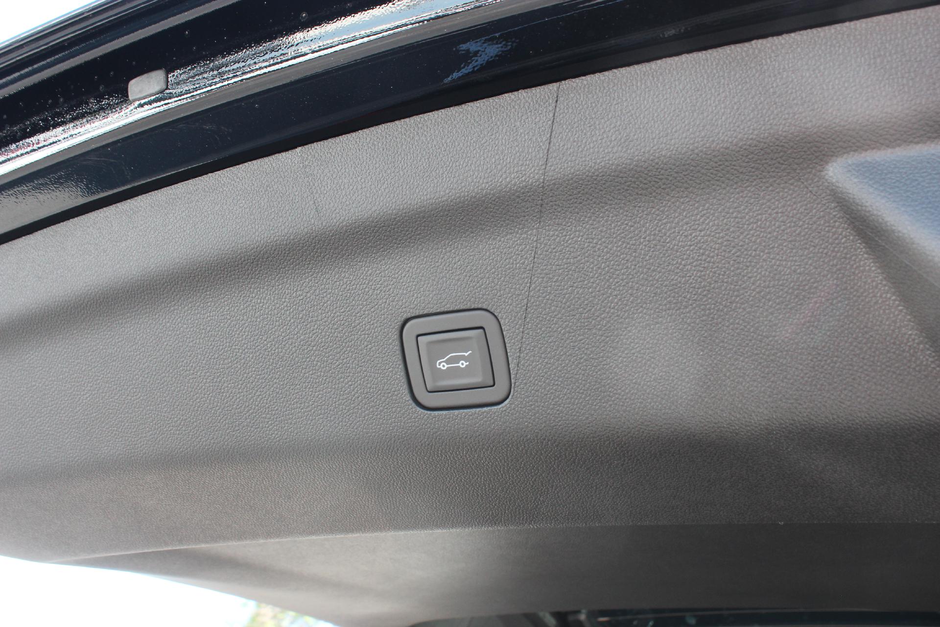 2025 GMC Yukon XL Vehicle Photo in AURORA, CO 80012-4011