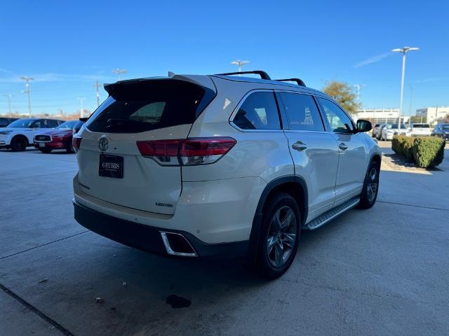 2017 Toyota Highlander Vehicle Photo in Grapevine, TX 76051