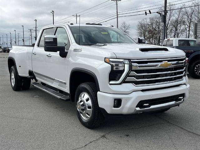 2025 Chevrolet Silverado 3500 HD Vehicle Photo in ALCOA, TN 37701-3235