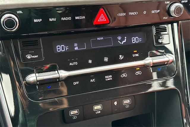 2022 Kia Carnival Vehicle Photo in ELK GROVE, CA 95757-8703