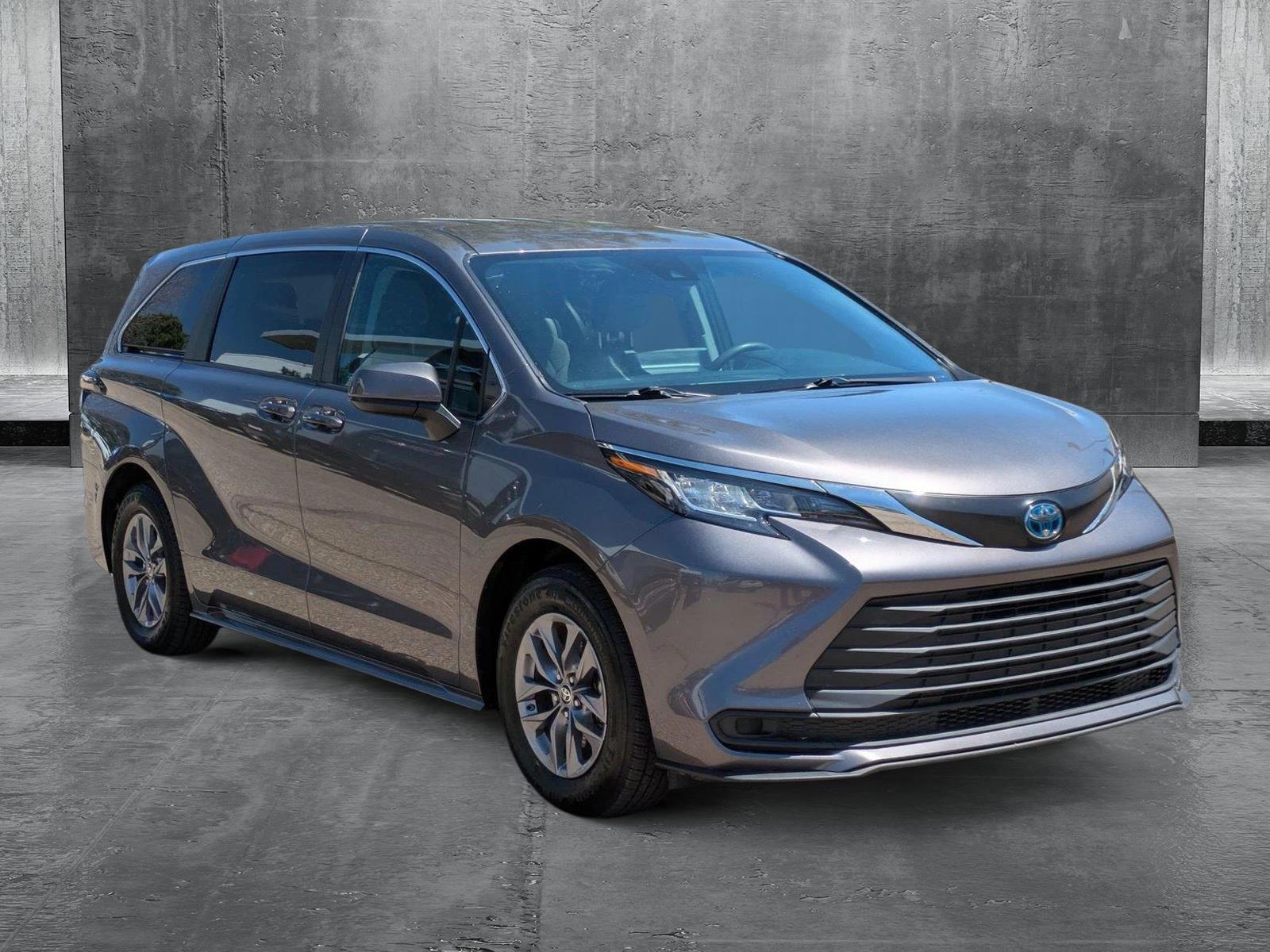 2023 Toyota Sienna Vehicle Photo in GOLDEN, CO 80401-3850