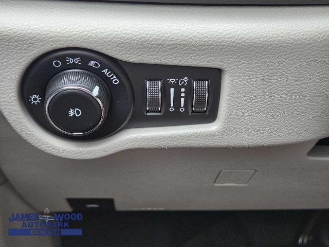 2017 Chrysler Pacifica Vehicle Photo in DENTON, TX 76210-9321