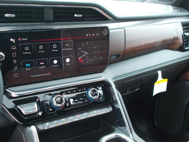 2025 GMC Sierra 2500 HD Vehicle Photo in LOWELL, MA 01852-4336