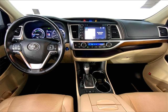 2017 Toyota Highlander Vehicle Photo in Lees Summit, MO 64086