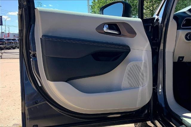 2023 Chrysler Voyager Vehicle Photo in Kansas City, MO 64114