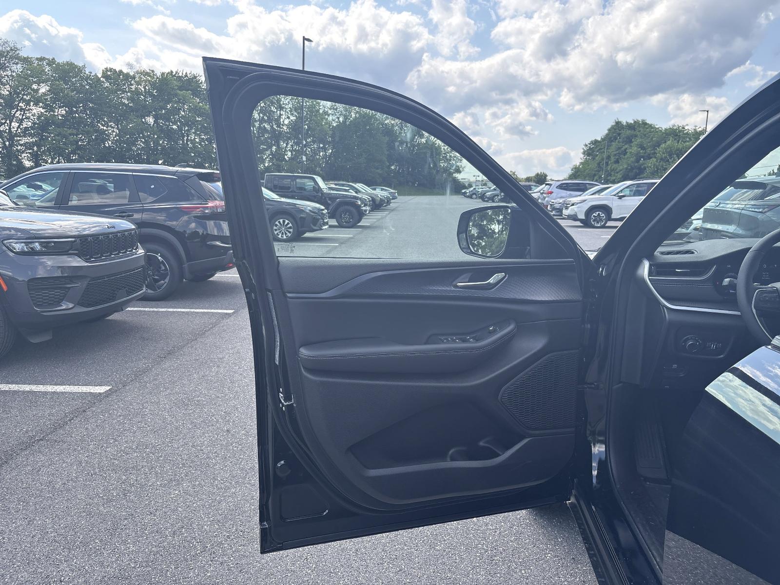 2025 Jeep Grand Cherokee Vehicle Photo in Mechanicsburg, PA 17050-1707