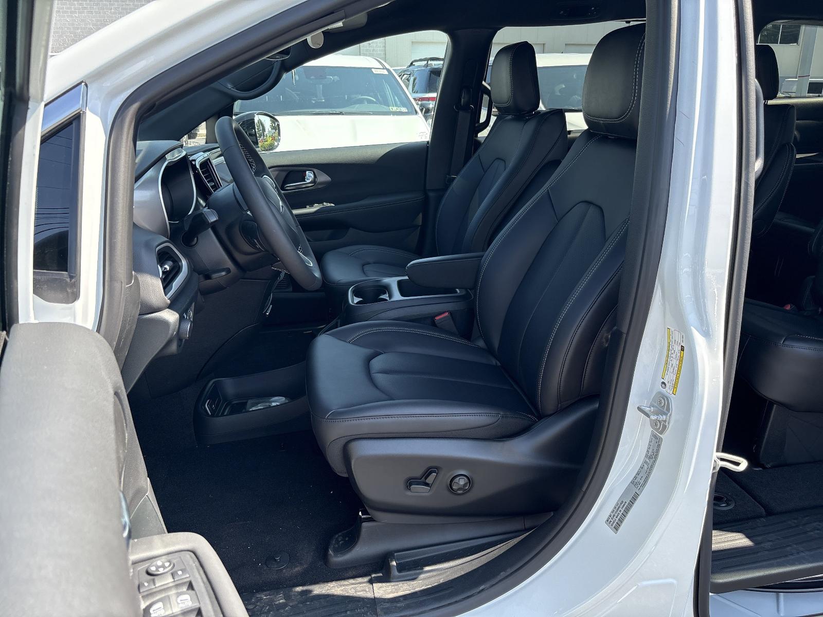 2025 Chrysler Voyager Vehicle Photo in Mechanicsburg, PA 17050-1707