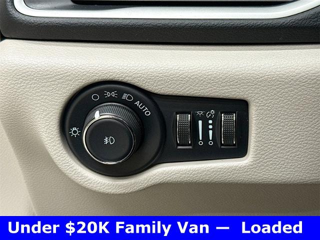 2022 Chrysler Pacifica Vehicle Photo in EVERETT, WA 98203-5662