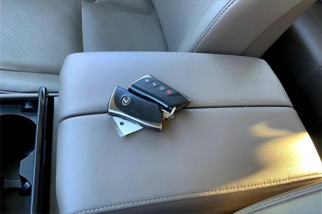 2023 Lexus GX Vehicle Photo in KANSAS CITY, MO 64114-4545