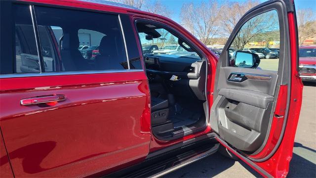 2025 Chevrolet Suburban Vehicle Photo in FLAGSTAFF, AZ 86001-6214