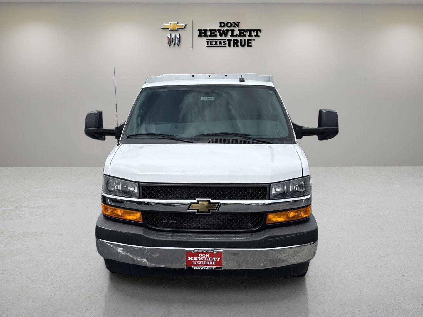 2025 Chevrolet Express Cutaway 3500 Vehicle Photo in GEORGETOWN, TX 78626-7508