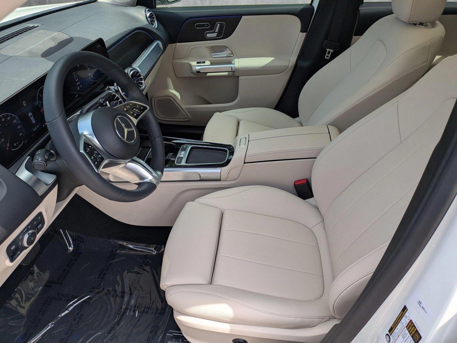 2025 Mercedes-Benz GLB Vehicle Photo in Sarasota, FL 34231
