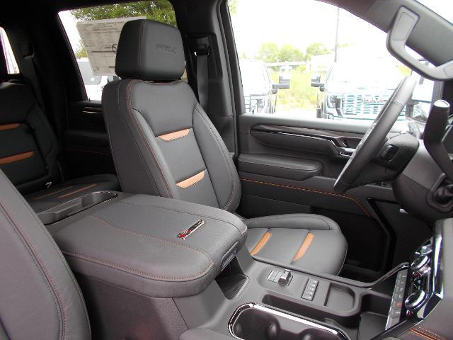 2025 GMC Sierra 2500 HD Vehicle Photo in LOWELL, MA 01852-4336