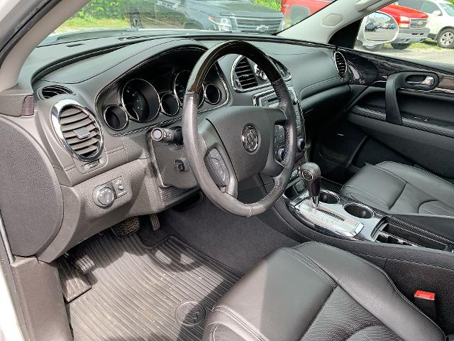 2017 Buick Enclave Vehicle Photo in MOON TOWNSHIP, PA 15108-2571