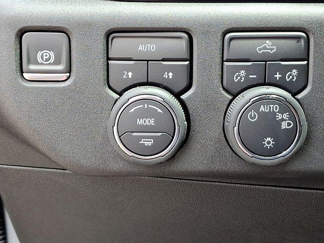 2025 Chevrolet Silverado 1500 Vehicle Photo in DANBURY, CT 06810-5034