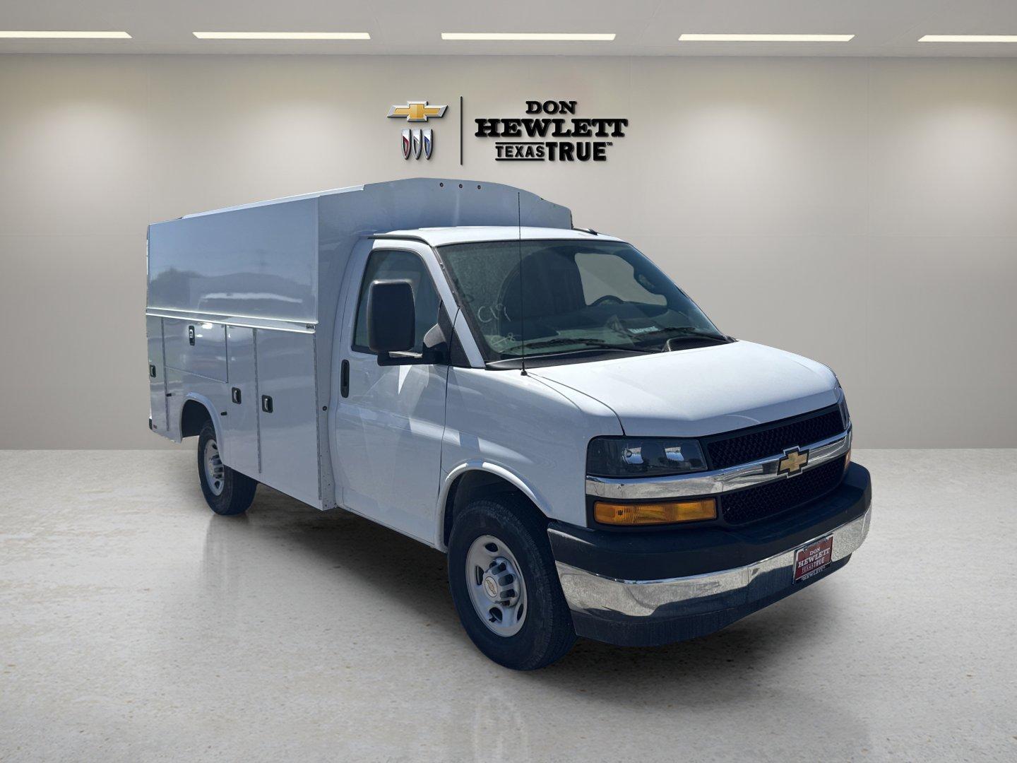 2025 Chevrolet Express Cutaway 3500 Vehicle Photo in GEORGETOWN, TX 78626-7508