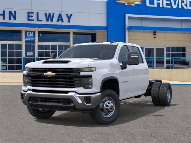 2025 Chevrolet Silverado 3500 HD CC Vehicle Photo in ENGLEWOOD, CO 80113-6708
