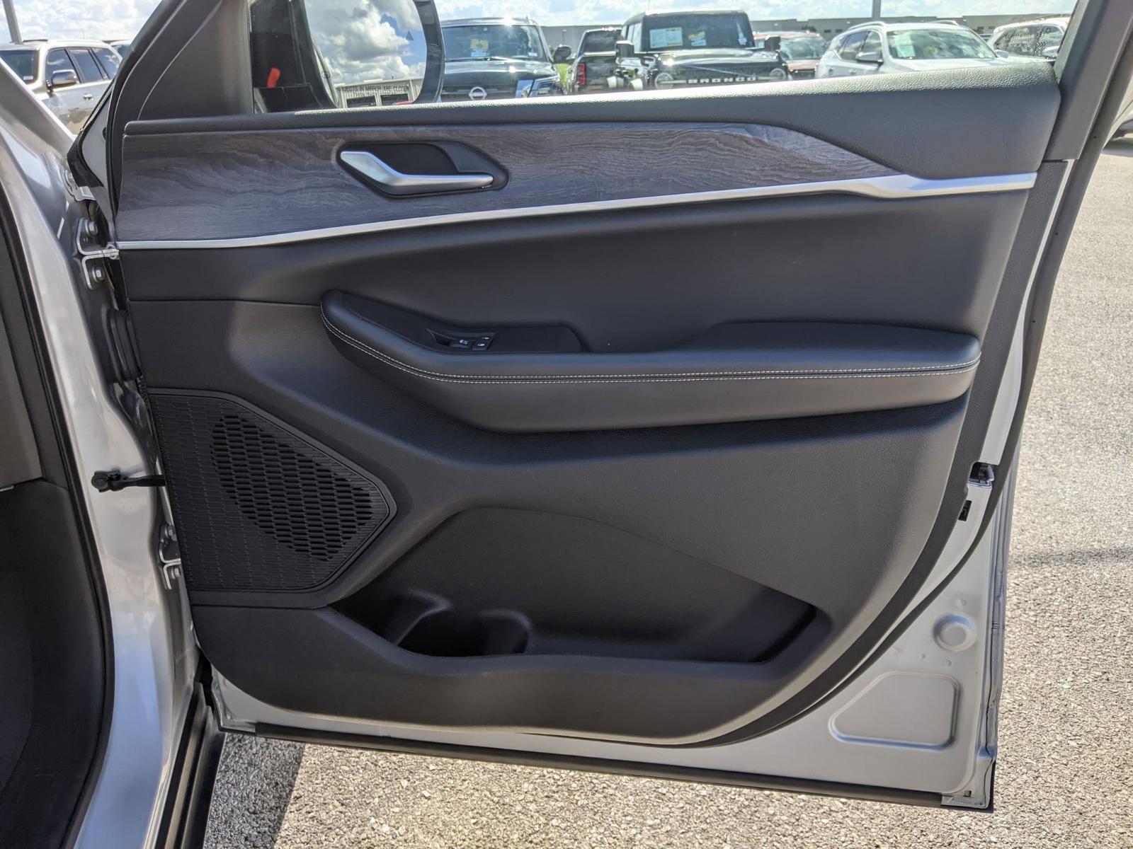 2023 Jeep Grand Cherokee Vehicle Photo in Seguin, TX 78155