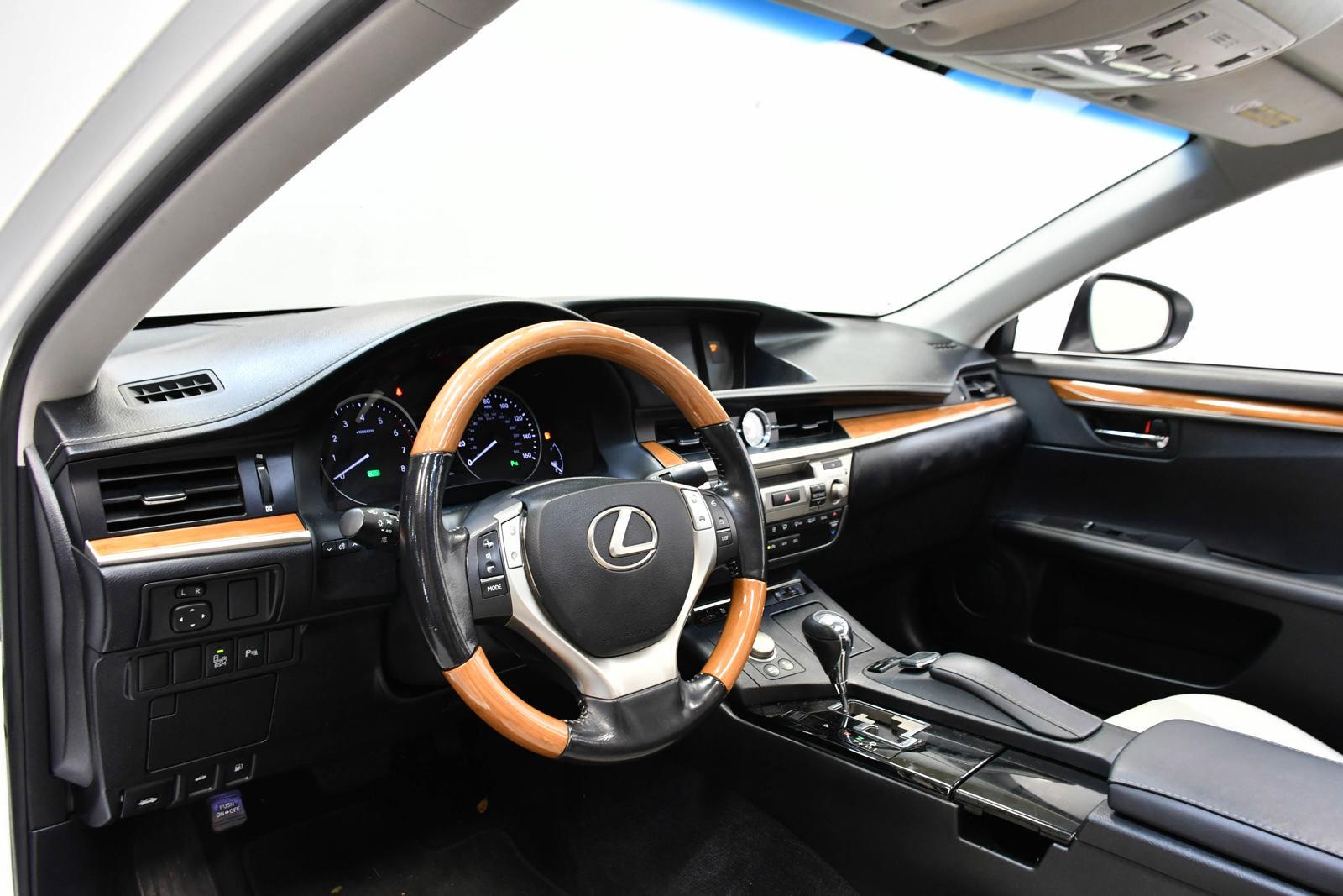 2015 Lexus ES 300h Vehicle Photo in DALLAS, TX 75235